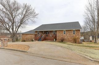 810 S 14th Avenue, Ozark, MO 65721
