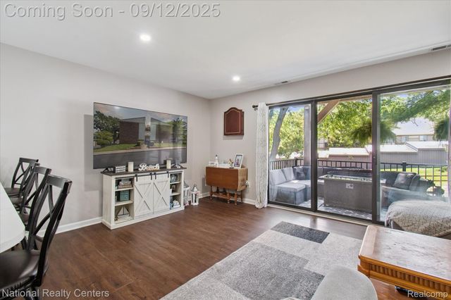 895 S Pontiac Trail C204, Walled Lake, MI 48390