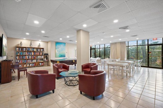 2400 Presidential Way 1005, West Palm Beach, FL 33401