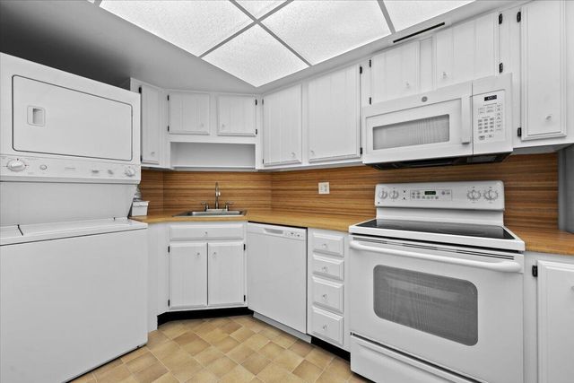 2400 Presidential Way 1005, West Palm Beach, FL 33401