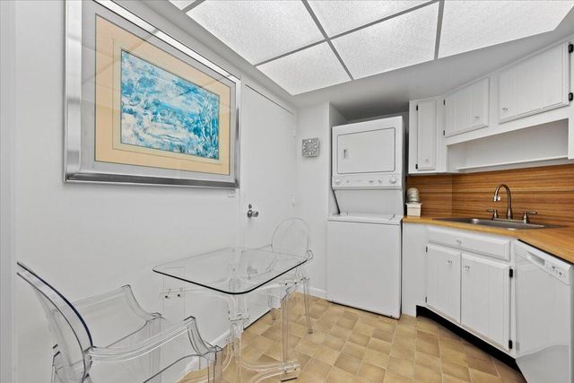 2400 Presidential Way 1005, West Palm Beach, FL 33401