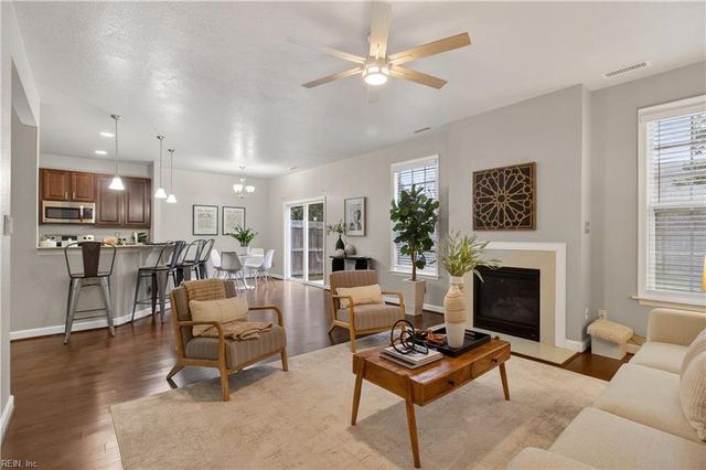 849 Brightleaf PL, Chesapeake, VA 23320