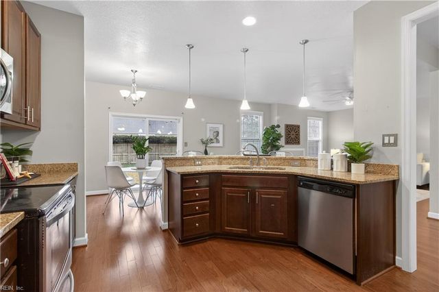 849 Brightleaf PL, Chesapeake, VA 23320