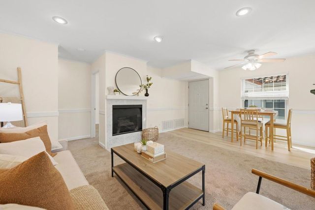 10367 Azuaga 162, San Diego, CA 92129