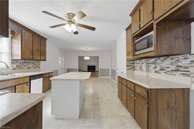 4 Faye DR, Smithfield, VA 23430