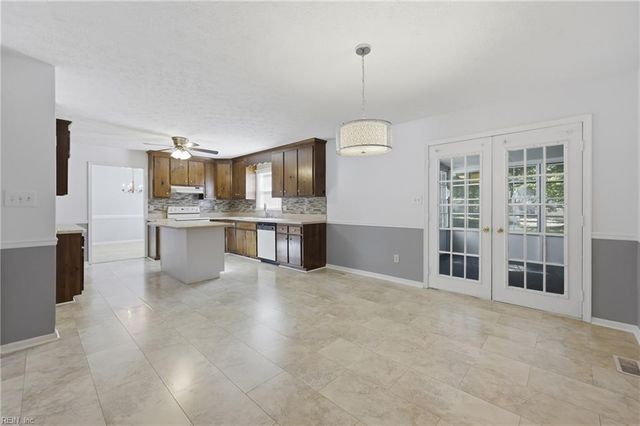 4 Faye DR, Smithfield, VA 23430