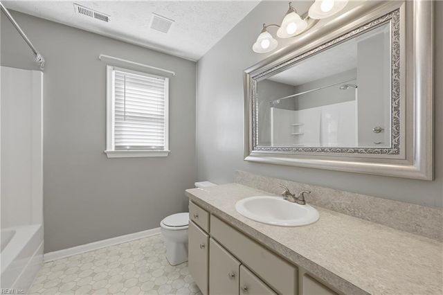 4 Faye DR, Smithfield, VA 23430