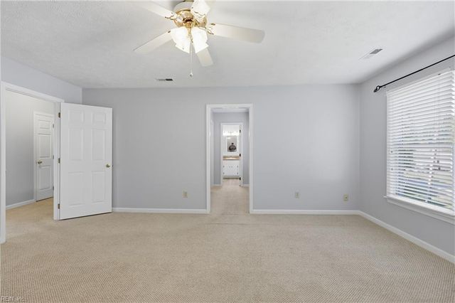 4 Faye DR, Smithfield, VA 23430