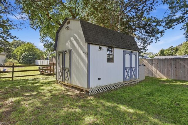4 Faye DR, Smithfield, VA 23430