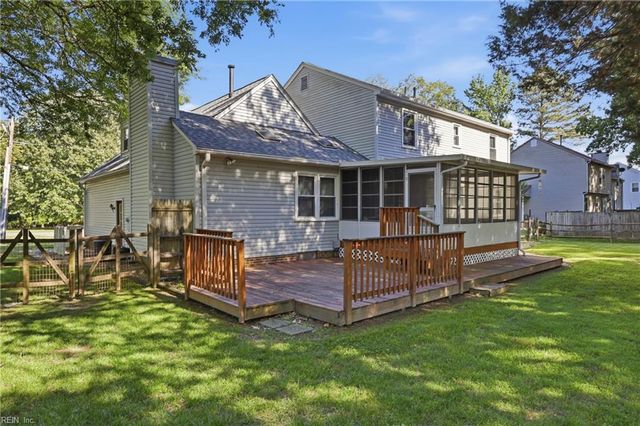 4 Faye DR, Smithfield, VA 23430