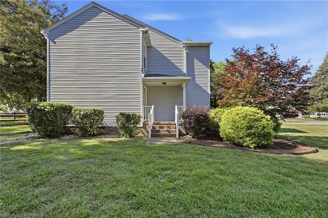 4 Faye DR, Smithfield, VA 23430