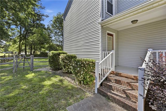 4 Faye DR, Smithfield, VA 23430