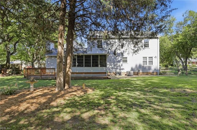 4 Faye DR, Smithfield, VA 23430