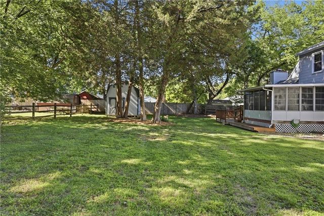 4 Faye DR, Smithfield, VA 23430
