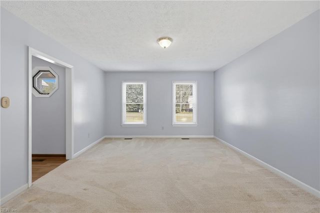4 Faye DR, Smithfield, VA 23430