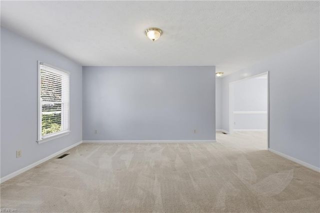 4 Faye DR, Smithfield, VA 23430