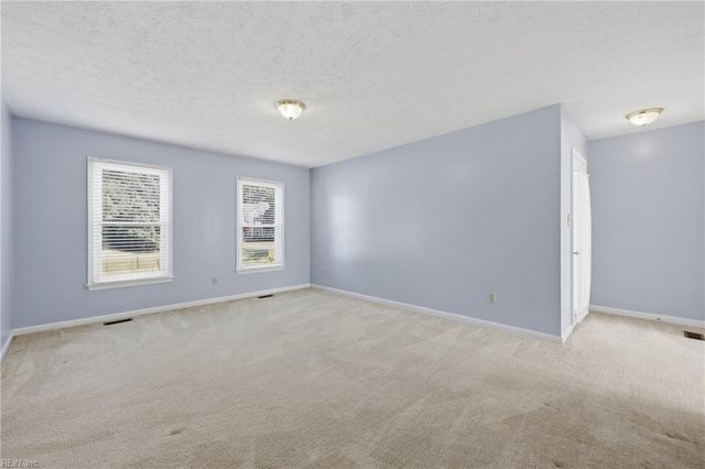 4 Faye DR, Smithfield, VA 23430