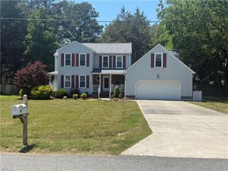 4 Faye DR, Smithfield, VA 23430
