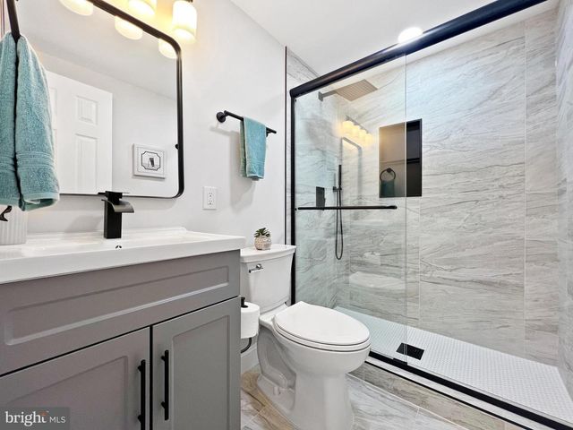 7971 AUDUBON AVE #202, Alexandria, VA 22306