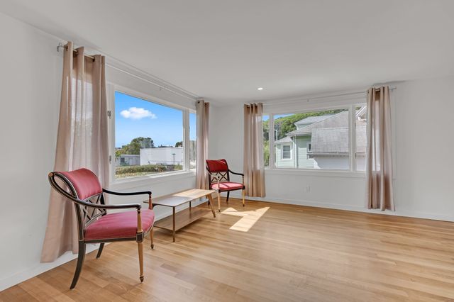 79 Chilmark St, Worcester, MA 01604