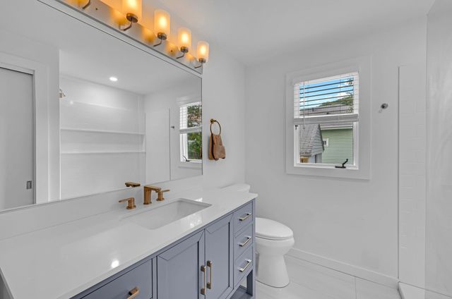 79 Chilmark St, Worcester, MA 01604