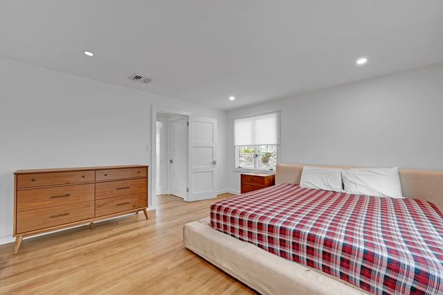 79 Chilmark St, Worcester, MA 01604