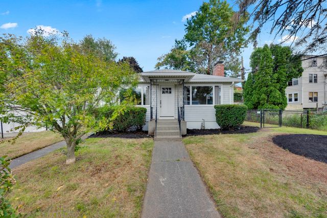 79 Chilmark St, Worcester, MA 01604