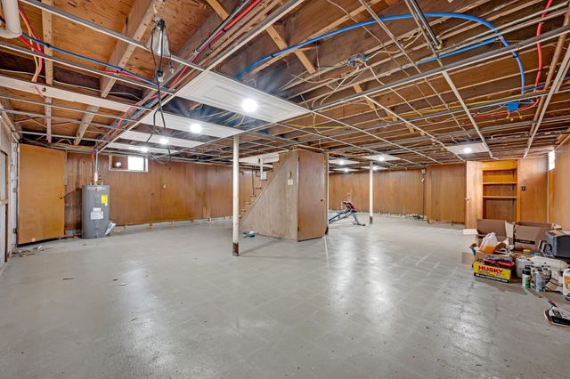 79 Chilmark St, Worcester, MA 01604