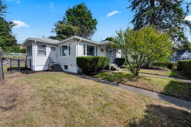 79 Chilmark St, Worcester, MA 01604