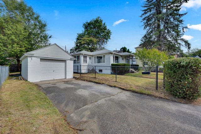 79 Chilmark St, Worcester, MA 01604