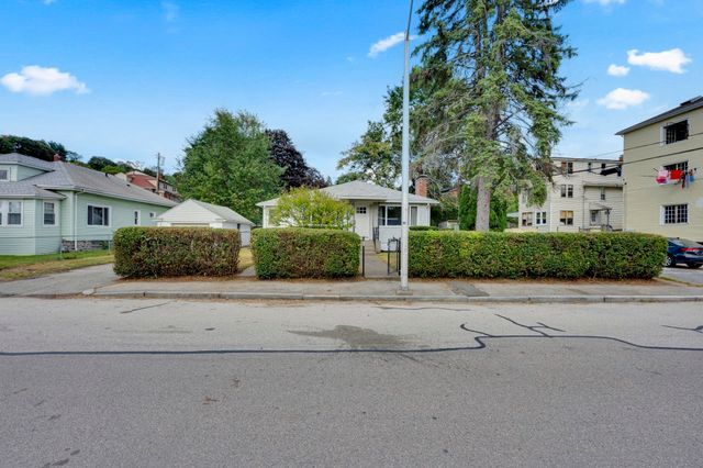 79 Chilmark St, Worcester, MA 01604