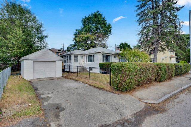 79 Chilmark St, Worcester, MA 01604