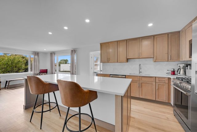 79 Chilmark St, Worcester, MA 01604