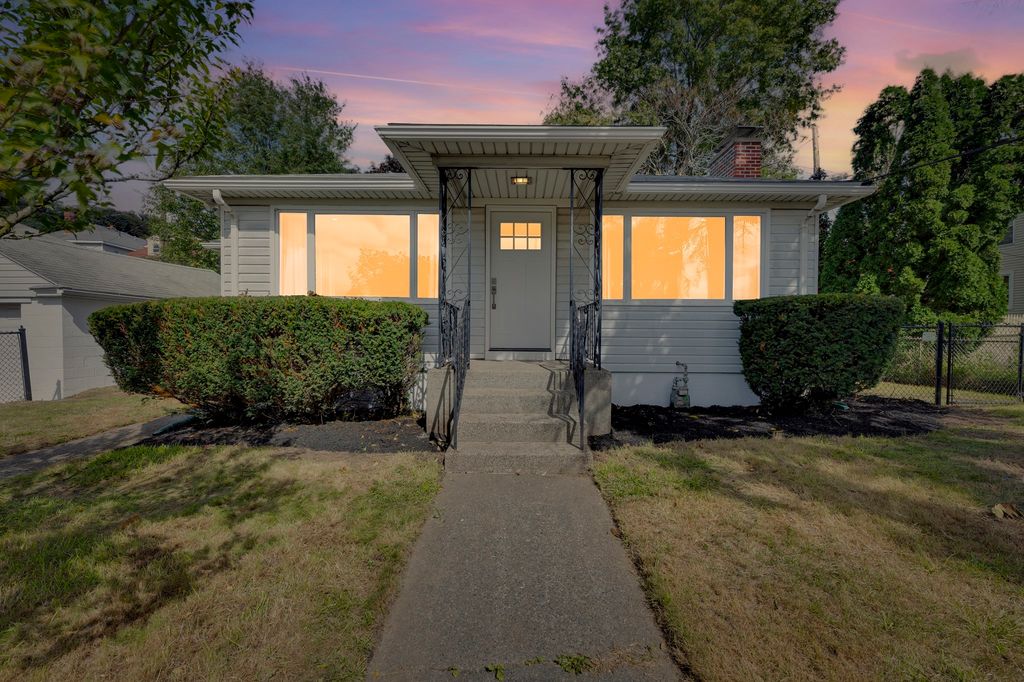 79 Chilmark St, Worcester, MA 01604