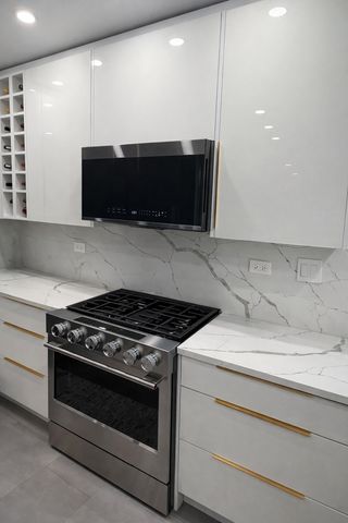 55 WILLOW Road, Wheeling, IL 60090