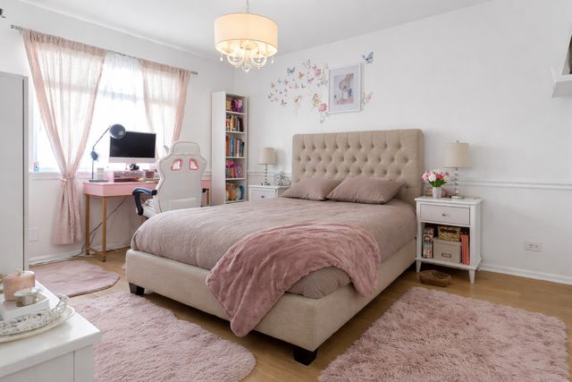 55 WILLOW Road, Wheeling, IL 60090