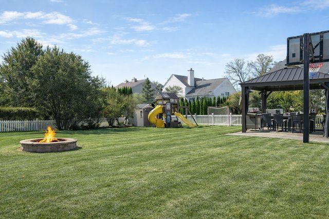 55 WILLOW Road, Wheeling, IL 60090