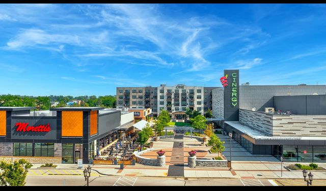 55 WILLOW Road, Wheeling, IL 60090