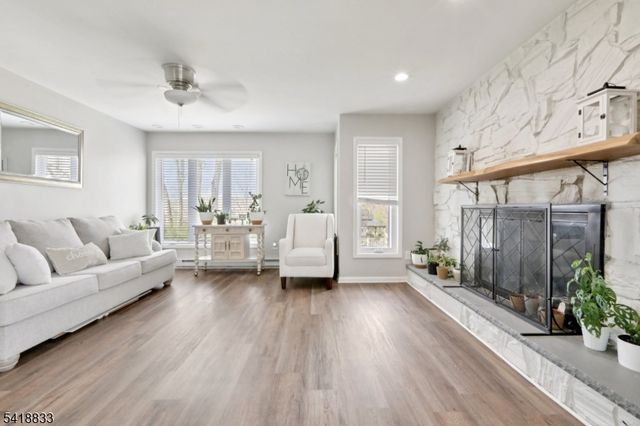 24 Yacht Club Dr, Jefferson Twp., NJ 07849