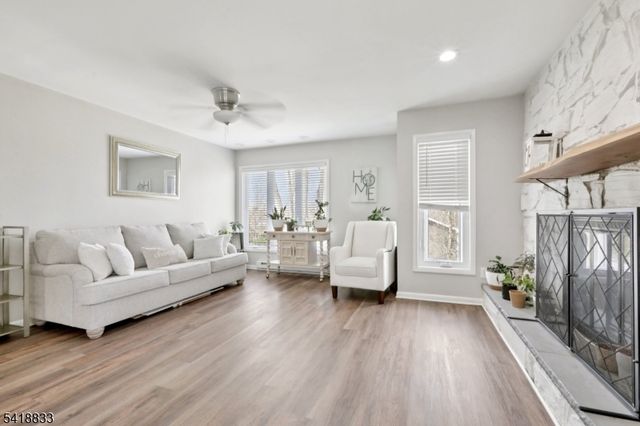 24 Yacht Club Dr, Jefferson Twp., NJ 07849