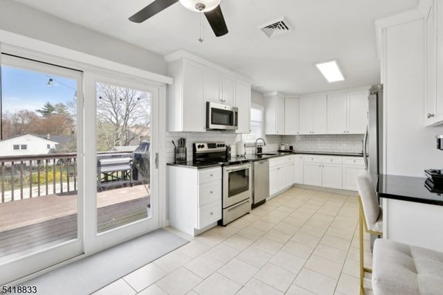 24 Yacht Club Dr, Jefferson Twp., NJ 07849