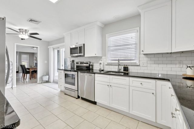 24 Yacht Club Dr, Jefferson Twp., NJ 07849