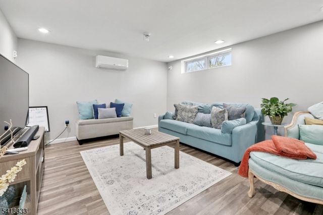 24 Yacht Club Dr, Jefferson Twp., NJ 07849