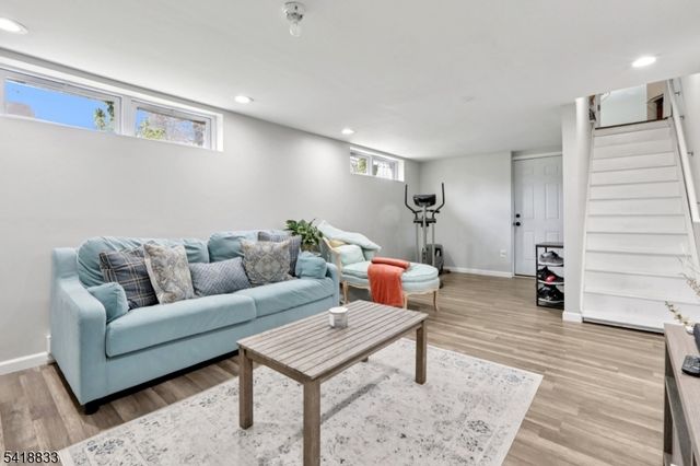 24 Yacht Club Dr, Jefferson Twp., NJ 07849