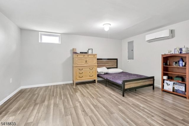 24 Yacht Club Dr, Jefferson Twp., NJ 07849