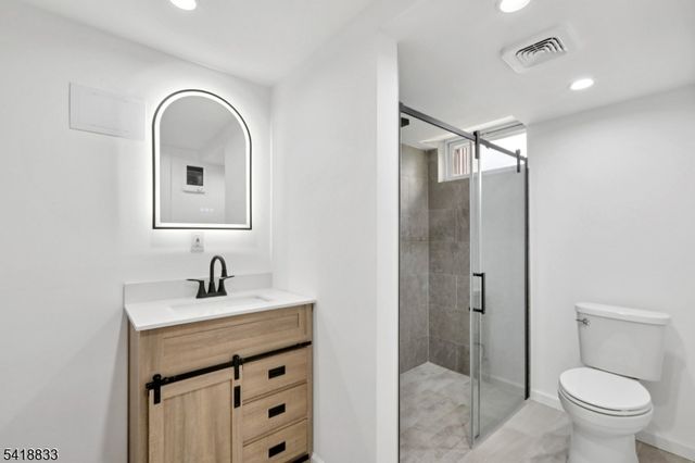 24 Yacht Club Dr, Jefferson Twp., NJ 07849