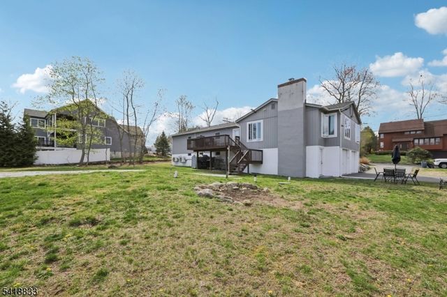 24 Yacht Club Dr, Jefferson Twp., NJ 07849