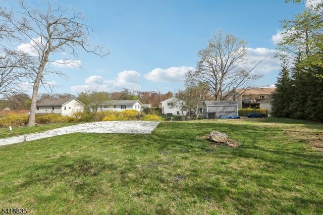 24 Yacht Club Dr, Jefferson Twp., NJ 07849