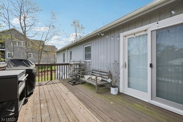 24 Yacht Club Dr, Jefferson Twp., NJ 07849