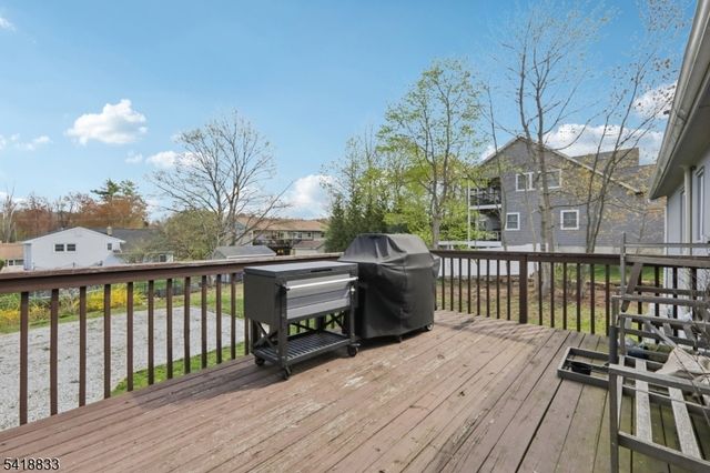 24 Yacht Club Dr, Jefferson Twp., NJ 07849